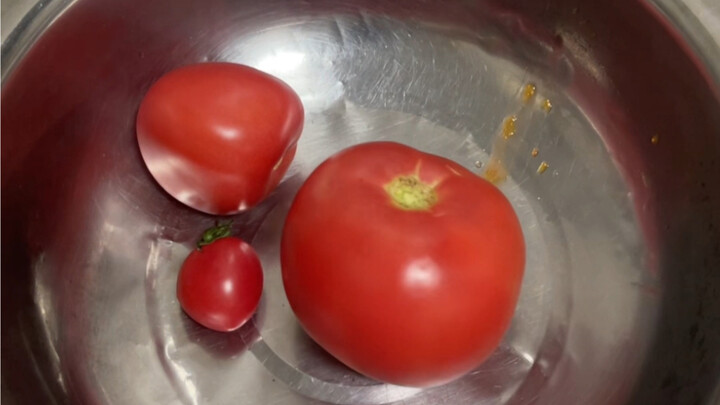 Kiềm chế đi, đừng cười! Tôi là Peppa, đây là em trai tôi George…