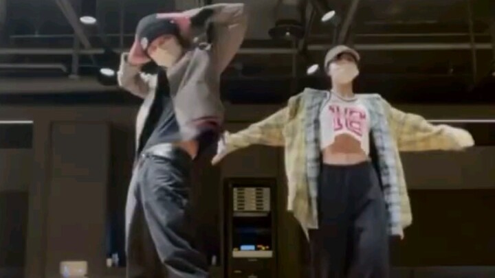 Super dream collaboration! LISA and WayV'TEN's "Kick Back" dance studio is unveiled!!!