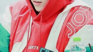 因为塌房而退团的男爱豆