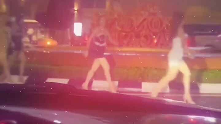 Chú đội mũ còn năm giây nữa là đến chiến trường