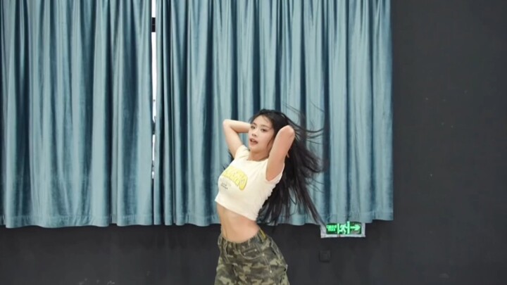 Incredibly expressive dance performance, yet no one notices! [Wang Shengxi] Attention dance cover