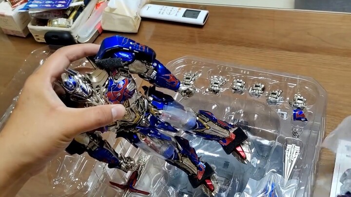 ซื้อ Knight Optimus Prime ให้สามีของฉัน! เขายิ้มเหมือนคนโง่