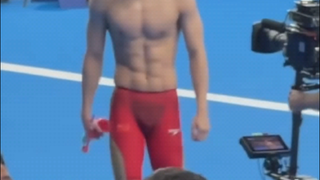 潘展乐太帅了！浙江运动员勇夺巴黎奥运会游泳金牌