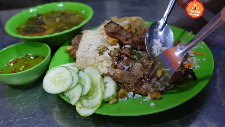 Lạ kỳ Quán cơm tấm hơn 23 năm Bán giờ không giống ai hút khách ở Sài Gòn