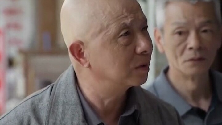 Old Man Instantly Knew Something Was Wrong with the Baozi—Shop Staff Thought He Was Just Picking a F