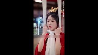 Istri muda berinisiatif untuk bercerai tetapi menyebabkan pengejaran gila dari presiden yang dingin