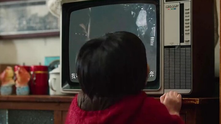 Agak penuh kasih sayang ibu, tapi nggak terlalu banyak.