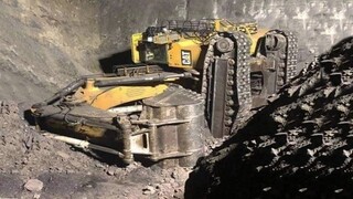 Top Dangerous Idiots Operator Heavy Dozer, Excavator Disaster - Driving Fails Compilation