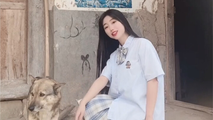 Did Feng Baobao almost get bitten by a mad dog?