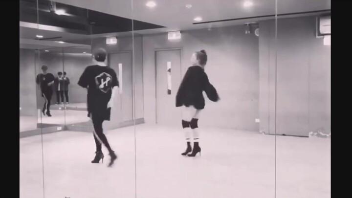 [Guaigui Wu Yingjie]: Please welcome the versatile dance ghost, the second elastic dance ghost