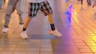 Bìa sách "cheap thrills", thứ sáu rồi, cùng vui chơi thôi