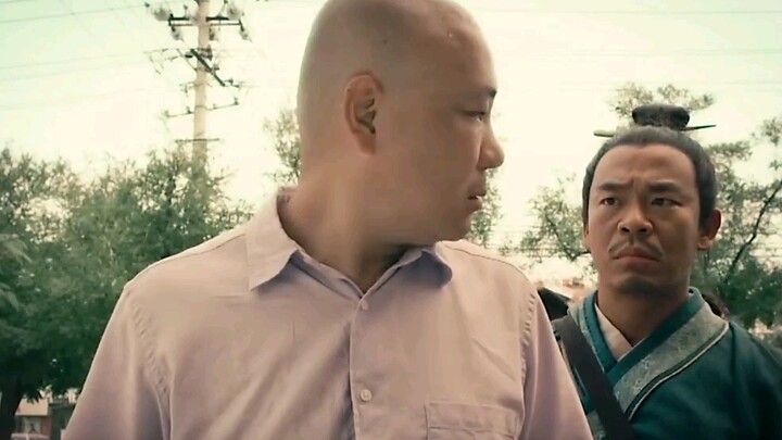 “Đệ nhất đao khách Kinh Thành xuyên không đến hiện đại, vậy mà lại bị đưa vào bệnh viện tâm thần”