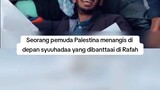 pemuda Palestina menangis didepan para syuhada yang syahid