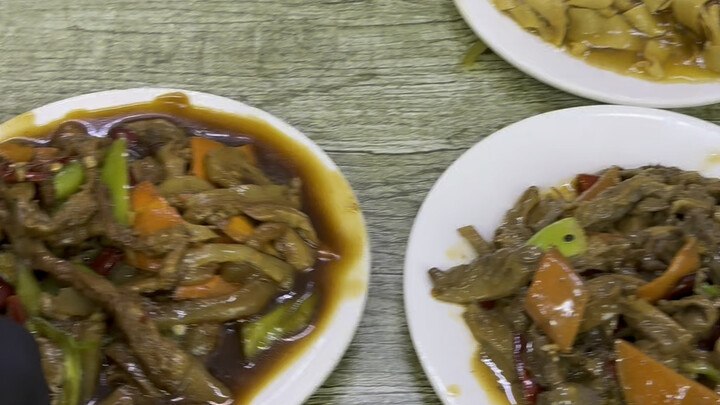 12 dishes for 100 yuan—do you think it’s worth it?