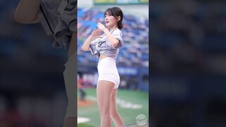 뒤돌아서 응원하는 박소영 치어리더