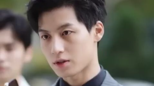 Terlahir kembali dan berubah, suami CEO yang dulu dingin jatuh cinta lagi padaku