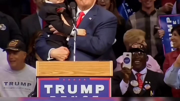 Trump đến đảo Lolita chỉ để uống một ly cola, bạn có tin được không? Ai bảo tôi chỉ thích tóc vàng s