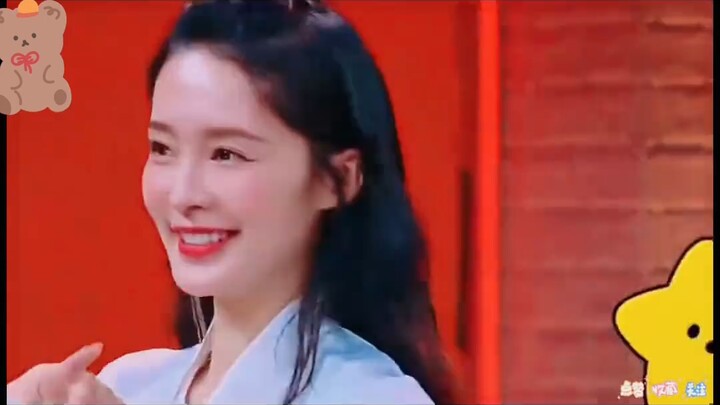 Who wouldn’t want to cuddle with Yibo? The designer’s smile is so bright—acting like me, they just c