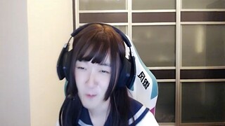 Aku! Keren! Baju wanita twin-tail! Suka banget sama loop!