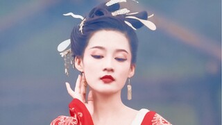 [Portraits of women in ancient costumes who are furious] Whoever can defeat me, I can defeat him | I