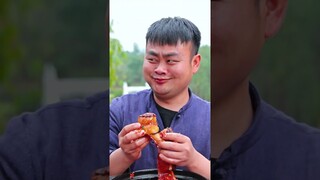 mukbang | breaded crab | funny mukbang | chinese food | funny video | fatsongsong and thinermao