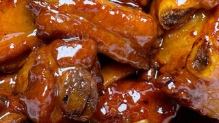 A genuine braised pork ribs recipe—guys, which do you prefer, the traditional method or the unconven