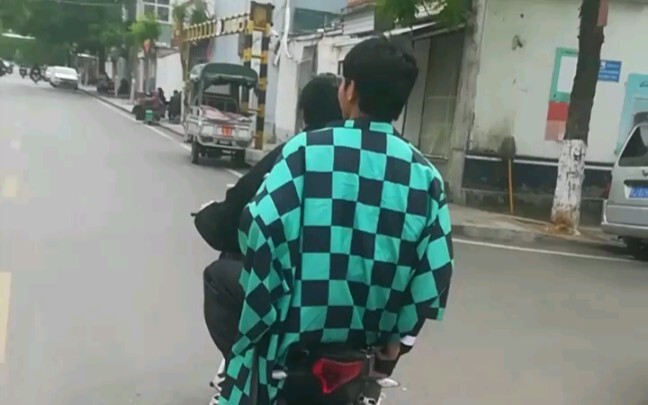 Pasukan Pembunuh Iblis Shimokitazawa sedang menjalankan misi...