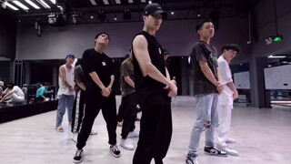 【王嘉尔】100WAYS舞蹈练习室+花絮，认真的男人就很帅！