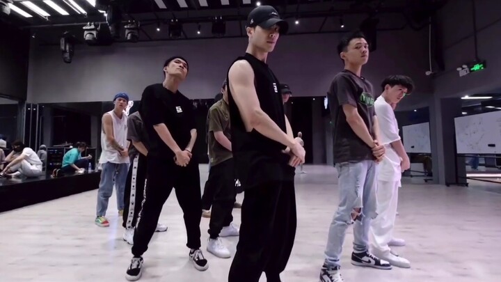 [Jackson Wang] 100WAYS dance practice room + behind-the-scenes footage, serious men are so handsome!