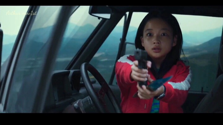 Mobil tiba-tiba muncul dr atas langit dan Peti di dalam sungai mengeluarkan suara