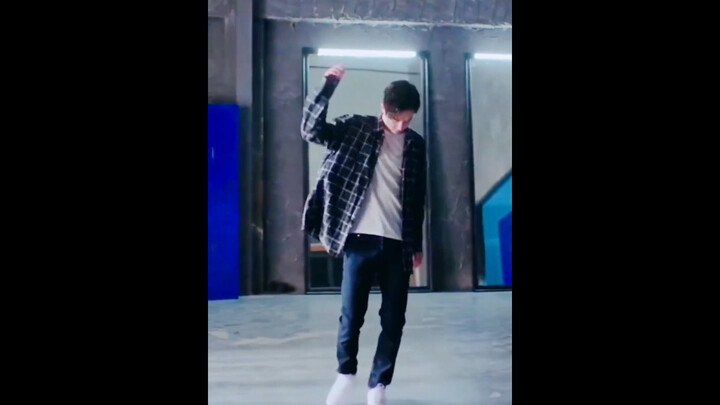 Tiểu Bố nhảy múa đúng là khiến người ta không thể rời mắt, bất kể lúc nào cũng vậy [che mắt]