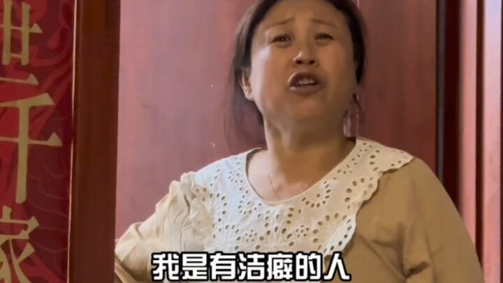 Mẹ tôi trước và sau khi nuôi mèo: thay đổi hẳn