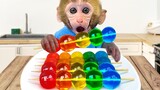 Monkey Baby Bon Bon eats rainbow jelly with puppy and bath with duckling in the toilet