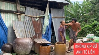 Bao nhiêu của bị con gái gạt bán hết để mẹ già nuôi anh trai còn nửa hộp sọ trong căn nhà sắp sập