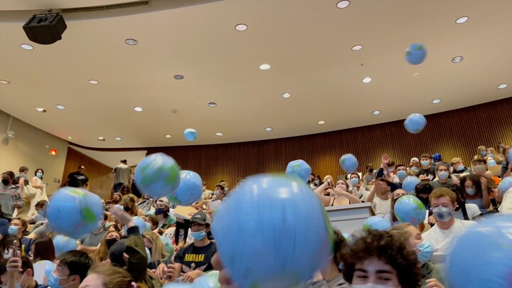 มุมมองการถูกโจมตีในศึกใหญ่ของลิงกอริลลา