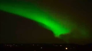 生活中的叼难并不应该让我们变得急躁还有沮丧而是要让我们变得更加从容。我们常常迷失和焦虑，却是因为消极的內心，逐渐失去了对生活的掌控。事实上，生活就是如此，我们无法预测未来的道路，只能专注于脚下的每一