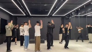【Times Youth League】"Dancing with a Stranger" | I didn't want to edit it either, but they danced so 