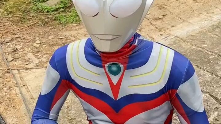 Ultraman, saya yakin Anda harus bekerja keras.