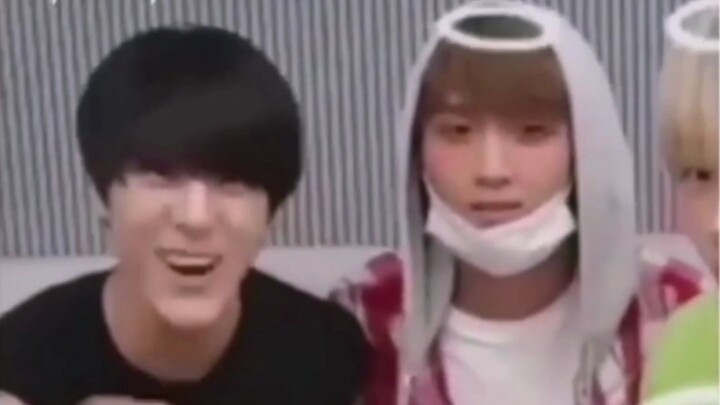 Haha, Kai-chan đã cướp mất vòng hào quang thiên thần của Jeno!!
