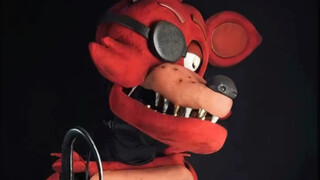 [FNAF] A foreign master made a super cool and realistic wearable Foxy leather case!