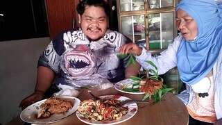 สะแตก.......#ส้มตำไก่ทอด  กับพ่อแม่.  123จังหวะนี้ต้องมา