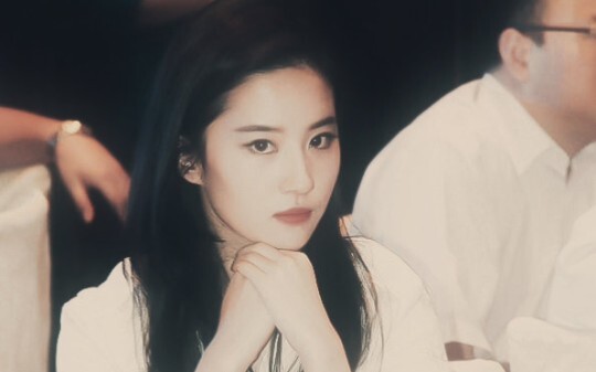 刘亦菲｜若非万种风烟都过眼，怎会迷恋巫山那一片