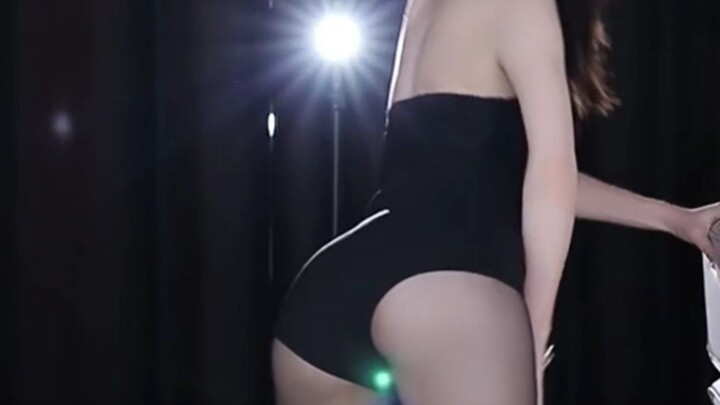 Abang Salju Menari Hot