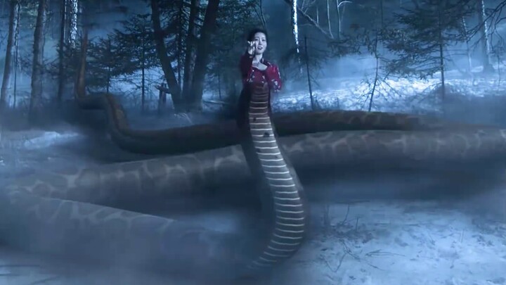 Cảnh này, đúng là giống y như hồi bé đi chợ phiên gặp cô gái xinh đẹp quyến rũ ấy!