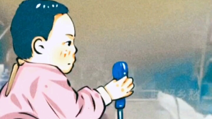 Mẹ đưa con đến chỗ làm, định để con ngồi trên bàn, nhưng không ngờ bé lại bắt đầu phụ giúp công việc