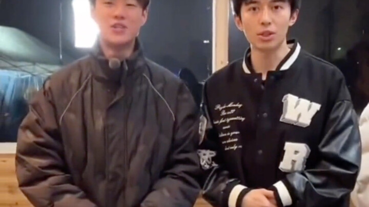 大哥掌镜也是相当精彩的啊哈哈哈哈，平等的创伤每个人