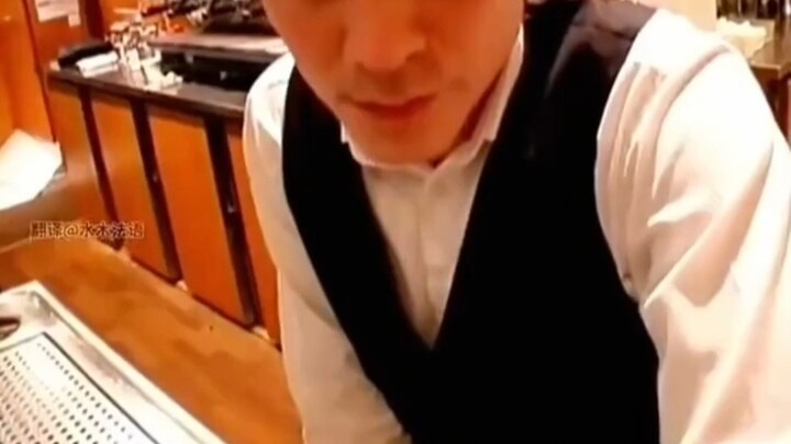 ไอ้โง่นี่ลืมไปแล้วหรือไง ฉันเติมให้อีกแก้วได้นะ