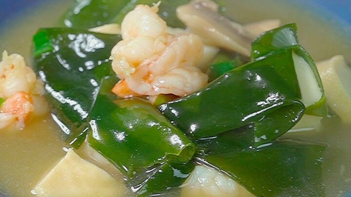 Sup jamur udang ini sangat lezat dan segar, disarankan untuk sering diberikan kepada anak-anak.