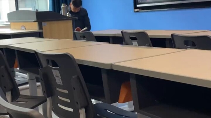 不知道为什么突然就不想逃课了