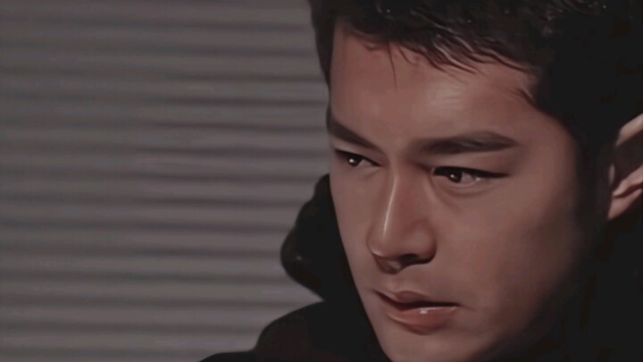 Kamu begitu mencintainya, tapi bahkan nggak punya satu foto berdua dengannya.